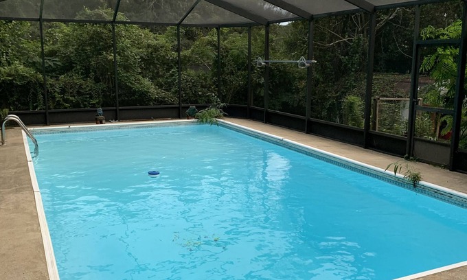 Tallahassee House | Blue Wonder Cozy Convenient w Pool
