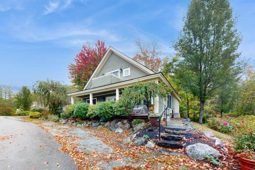Edgecomb Apartment | Bluebird Haven - Upper