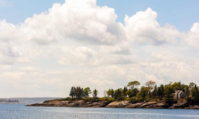 Ocean Point Hotel | Bluebird Ocean Point Inn | Shore Oceanfront Suite | with Seasonal Outdoor Pool