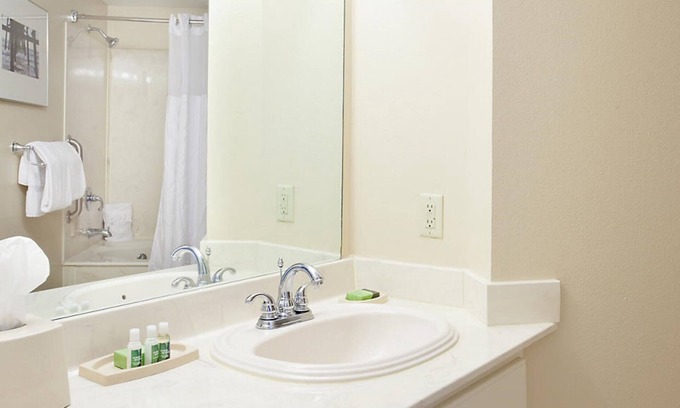 Downtown Myrtle Beach Resort | Bluegreen SeaGlass Tower, 1 Bedroom Standard Condo, Free WiFi and Parking