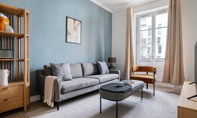 7th Arrondissement Apartment | Blueground | École Militaire, furnished, balcony