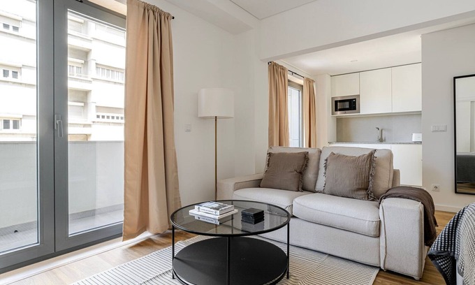 Falca Apartment | Blueground | Alvalade, balcony, nr Parque Eduardo VII