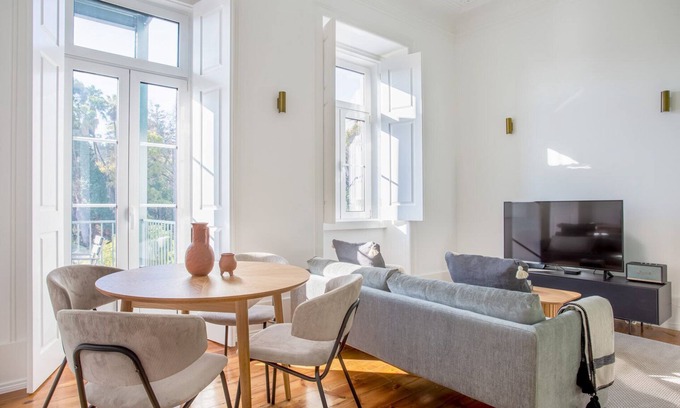 Santo Antonio Apartment | Blueground | Avenida, balcony