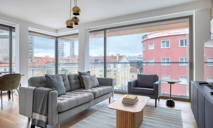 Sao Sebastiao da Pedreira Apartment | Blueground | Avenidas Novas, balcony