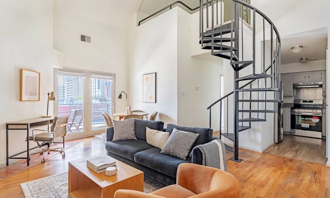 Waller Creek District Apartment | Blueground | Downtown Austin, pool, nr Congress Ave