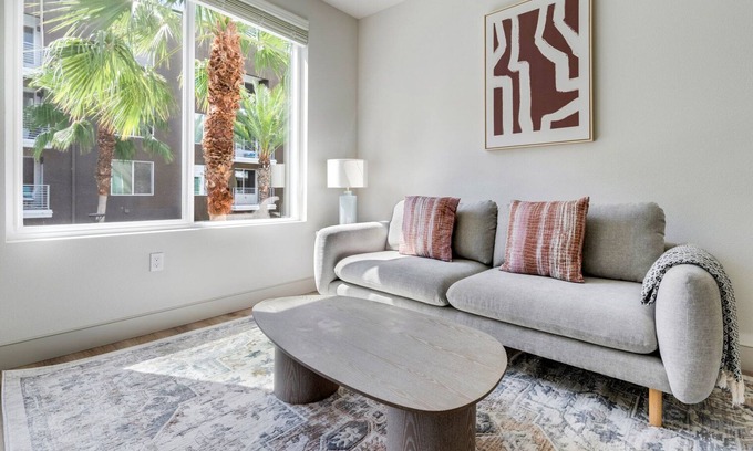 Fremont Apartment | Blueground | East Industrial, pool, nr Coyote Hills