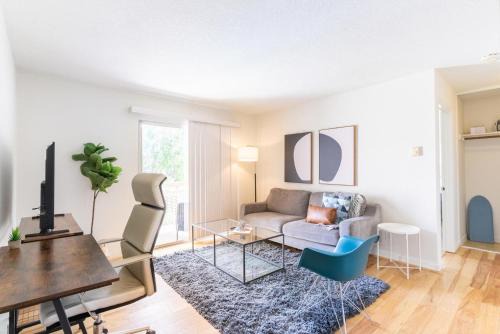 Fremont Apartment | Blueground Fremont balcony nr stores park SFO-1725