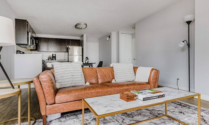 Rush and Division Apartment | Blueground | Gold Coast, AC, nr Hancock Center