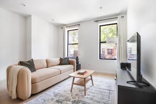 Greenpoint Apartment | Blueground Greenpoint terrace nr McCarren Park NYC-2078