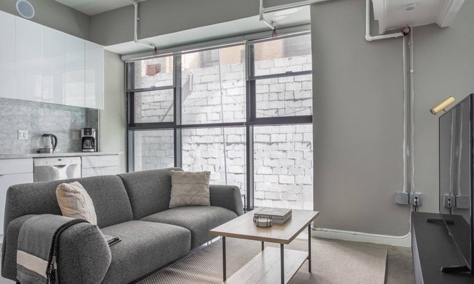 Historic Core Apartment | Blueground | Historic Core, pool, nr Grand Park
