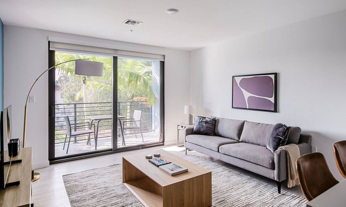 Little Ranches Apartment | Blueground | Hollywood, pool & w/d, nr beach