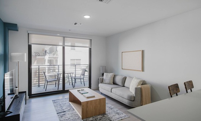 Little Ranches Apartment | Blueground | Hollywood, pool & w/d, nr beach