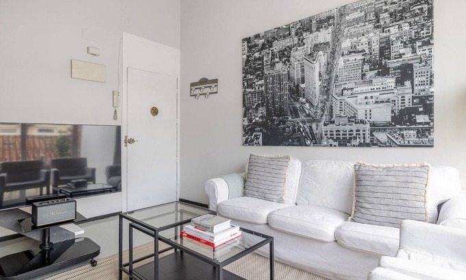 Barrio de La Latina Apartment | Blueground | La Latina, AC & w/d, nr Retiro