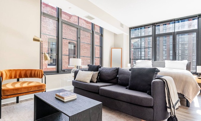 Shaw Apartment | Blueground | Mt Vernon, pool & w/d, nr arena