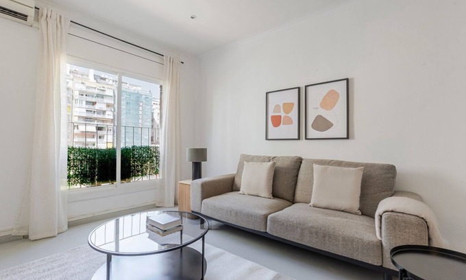 Les Corts Apartment | Blueground | Pedralbes, AC & w/d, nr Camp Nou