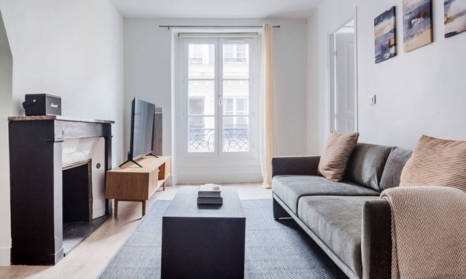 Paris City Center Apartment | Blueground | Saint Germain des Pres, near garden