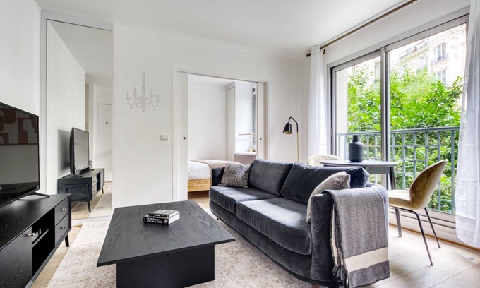 Passy Apartment | Blueground | Trocadero, intercom, nr Passy Plaza