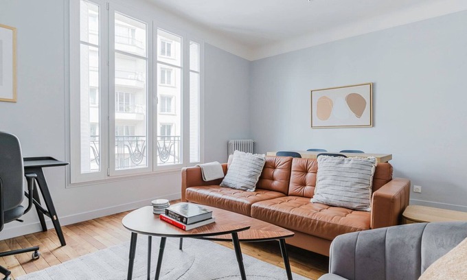 Passy Apartment | Blueground | Trocadero, nr Eiffel Tower & embassy