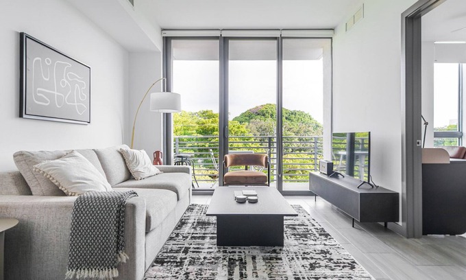 Northeast Miami Apartment | Blueground | Upper East Side, pool, nr Biscayne Bay