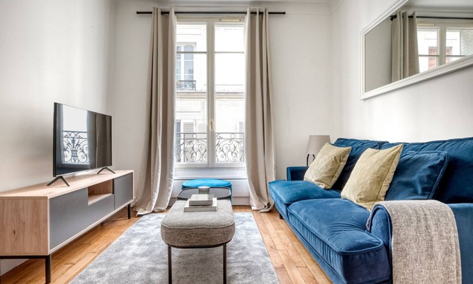 L'Europe Apartment | Blueground | Villiers, intercom, nr shops