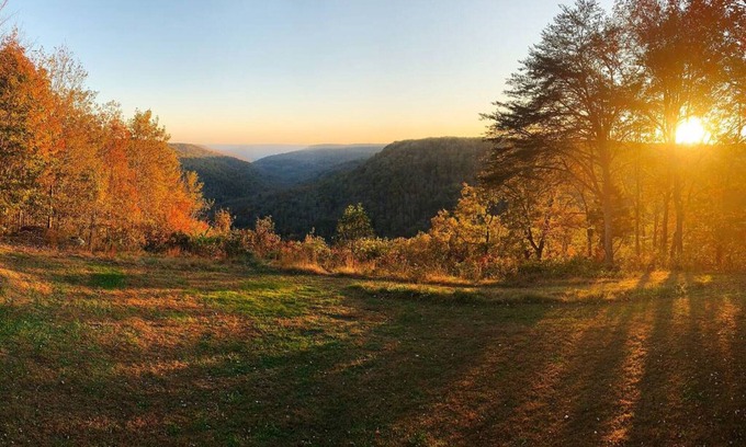 Monteagle House | Bluff House — Awesome View | Renovated Luxé | Waterfalls, Hikes & Caverns Nearby