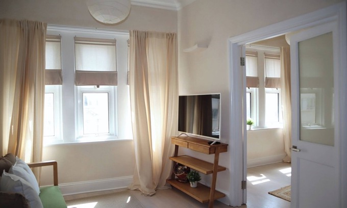 Holborn and Covent Garden Apartment | BnBNook - Bright 1BR Close to Holborn and London Eye