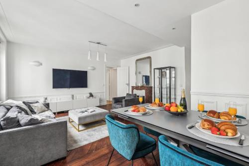Faubourg-du-Roule Apartment | BnBNova - 3BR - Champs Élysées