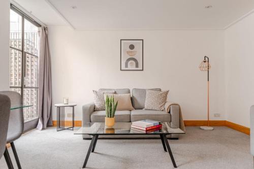 The City of London Apartment | BnBNova - Holborn - 2BR Near Covent Garden