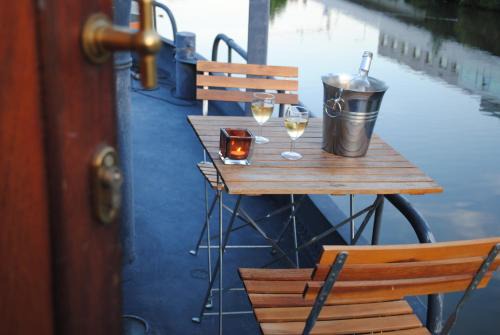 Ghent Boat Rental | Boat & Breakfast Bellevue