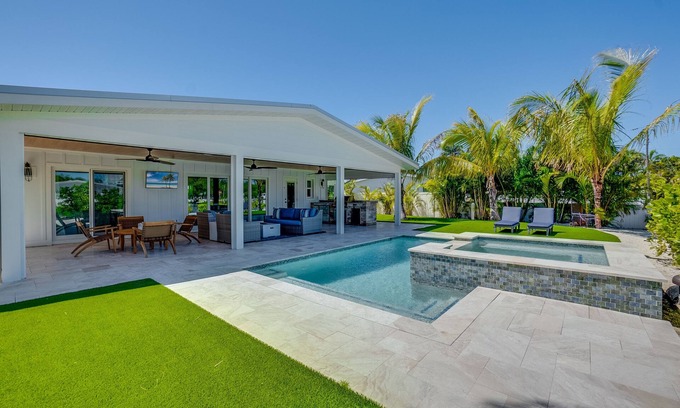 Ilexhurst House | Boat Dock - Come Sail A Bay by SeaBreeze Vacation