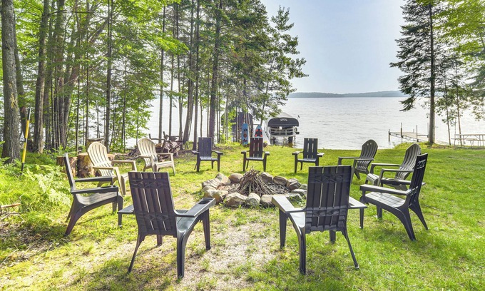 Hayward Cabin | Boat Dock, Full Gym: Waterfront Nelson Lake Gem!