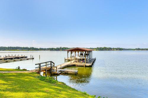 Cross Hill House | Boat Ramp and Dock Lake Greenwood Getaway!