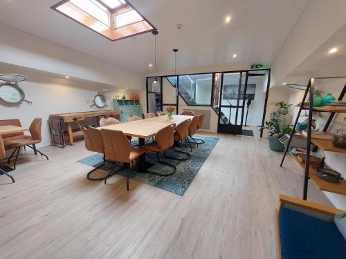 Stadsdriehoek Boat Rental | Boat Rooms on Water in Roterdam centrum