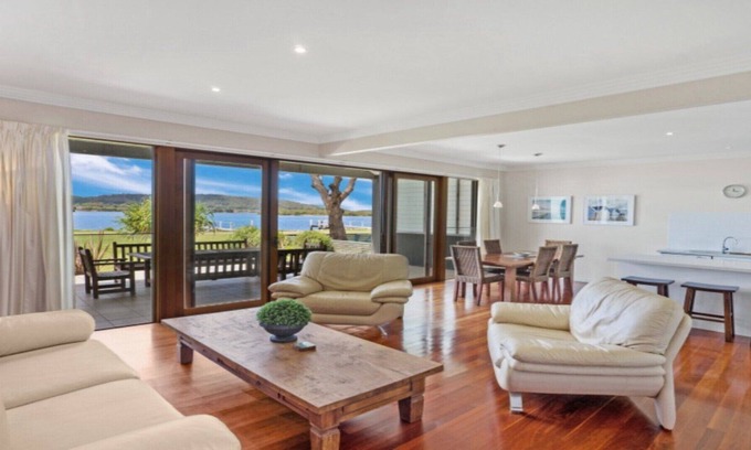 Woy Woy House | BOATHOUSE WATERFRONT WOY WOY