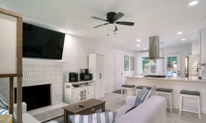 Granite Bay House | Boating to Michelin dining~ All within 10 minutes!