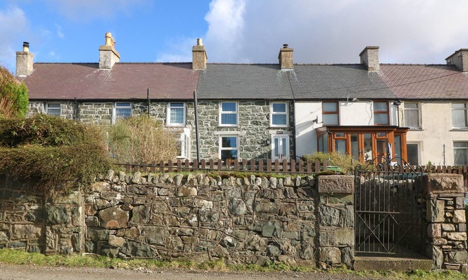 Caernarfon Cottage | BOD FEURIG, family friendly, character holiday cottage in Caernarfon
