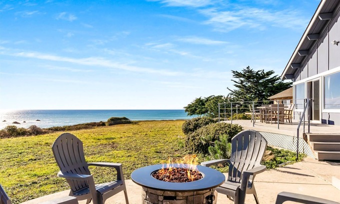 Sereno del Mar House | BodegaBayBeachHome-Coastal Family Retreatw/Beautiful Views!PoolTableLounge!