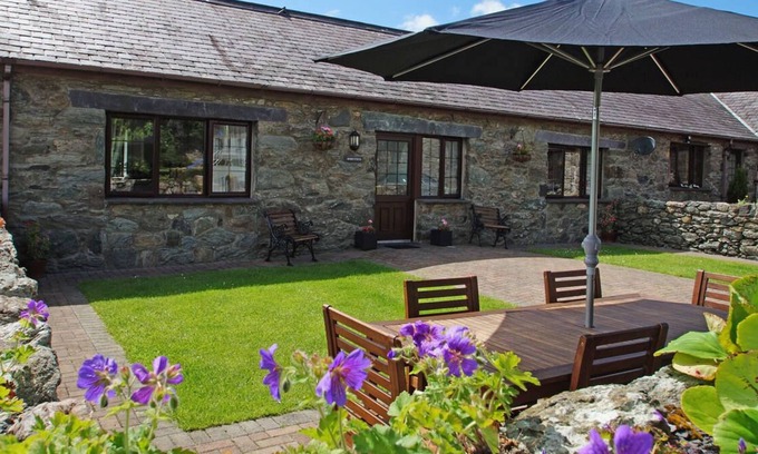 Gaerwen House | Bodhyfryd in the beautiful Gaerwen