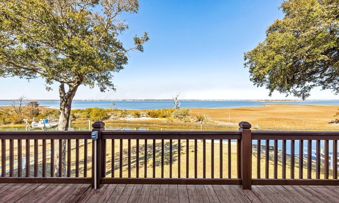 Emerald Isle Cottage | Bogue Sound Cottage with Boat Dock