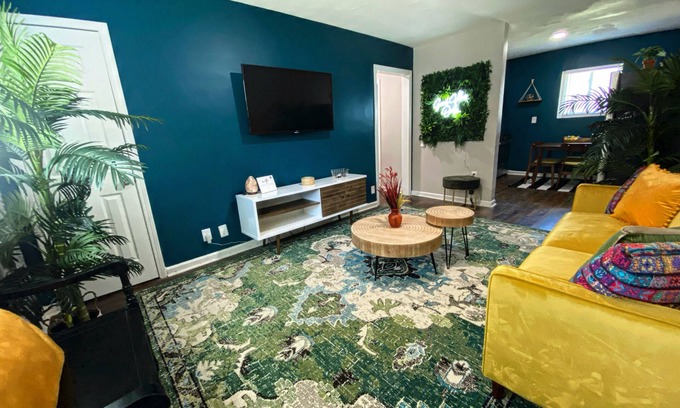 Oakhurst Apartment | Bohemian Hideaway: 2 bed/1 bath. 2 mins from ATL!