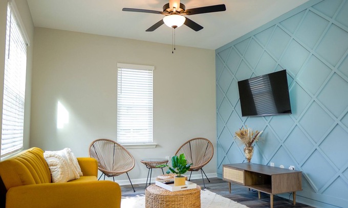 Durham House | Bohemian Oasis 4 miles to Duke-King Size Bed