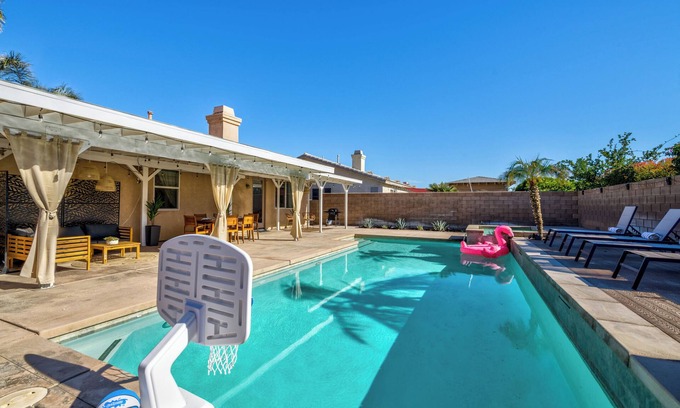 Indio House | Boho Bungalow - 30ft pool & minutes from festivals