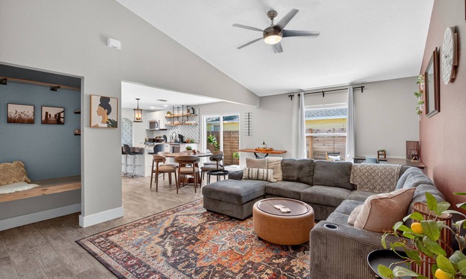 Alta Vista House | Boho Bungalow on Bahia Vista, 10 minutes to everything!