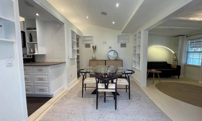 Vamo House | Boho Cottage - walk to the water!