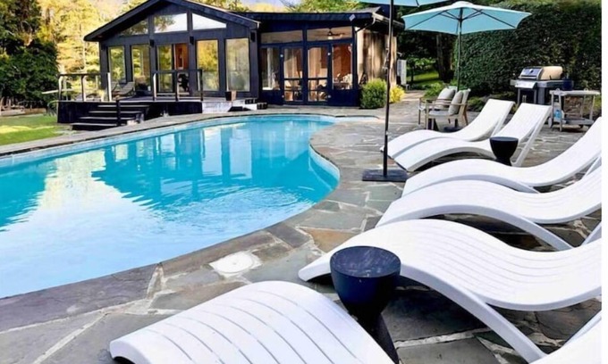 Accord House | BoHo Farm House with heated pool