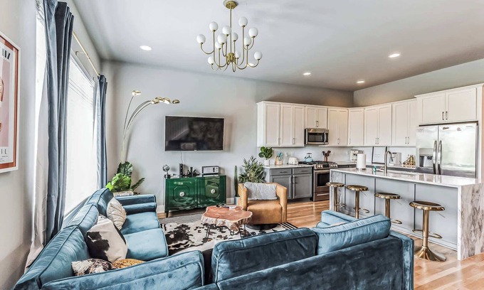 Haynes Area House | Boho Townhome for 12 Close to DT