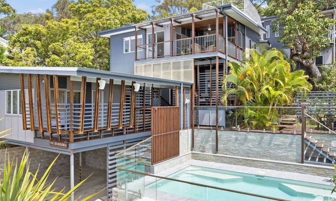 Point Lookout House | Bombora 5 Bedroom | Straddie's best Beach house | Pool and Wi-Fi :)