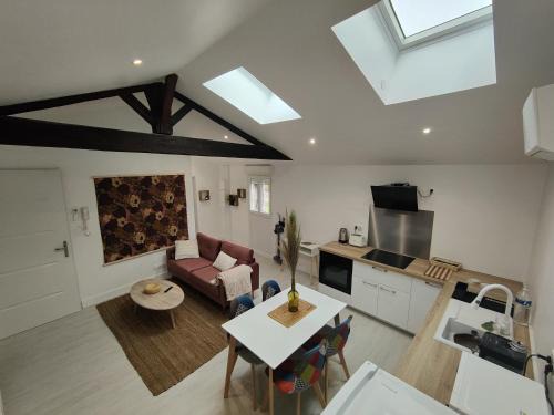 Bon-Encontre Apartment | Bon encontre, Allée de la vierge