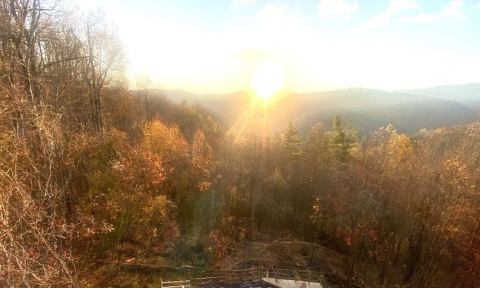 Boone House | Bon Voyage with breathtaking Mountains View