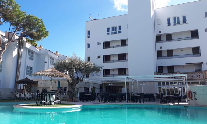 Puerto de Pollensa Apartment | Bonanca 2A - Beautiful apartment, 2 mins to beach, sleeps 4, use of pool & WIFI